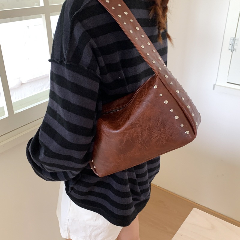 Bulk Custom PU Leather Shoulder Bags with Rivet Decor | OEM Handbag Manufacturer - Image 4